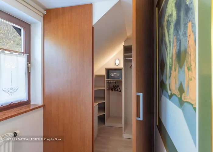 Apartmaji Potepuh شقة *